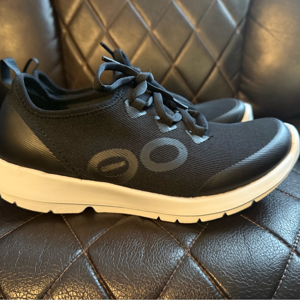 Stylish Black Women's Sneakers